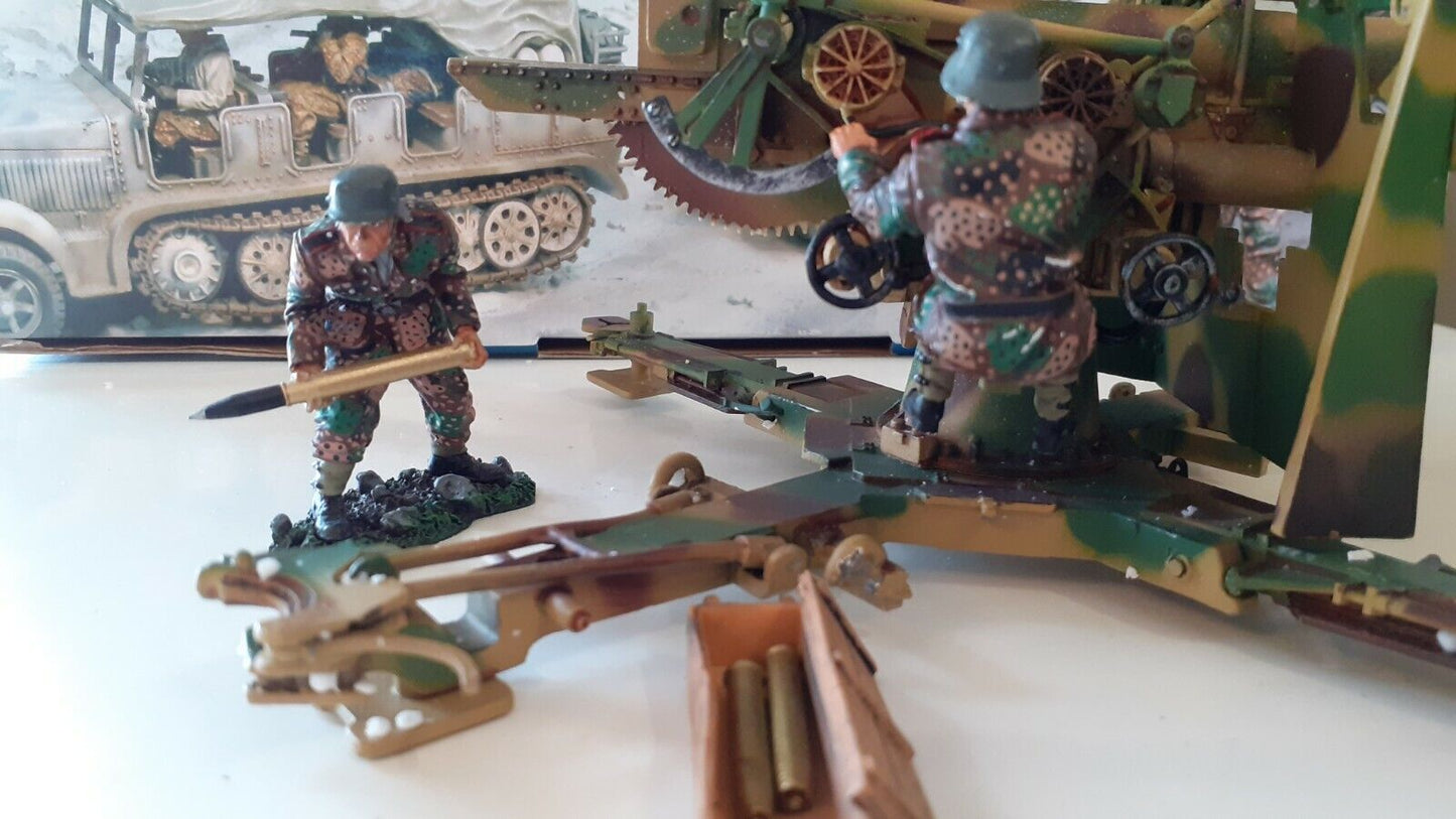 The collectors showcase ww2 German 88mm flak 37 crew boxed cs00513 1:30