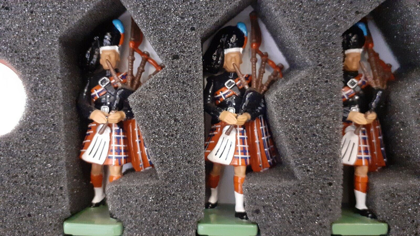 Britains 00092 deetail ceremonial band bagpipes scots guards 2001 1:32
