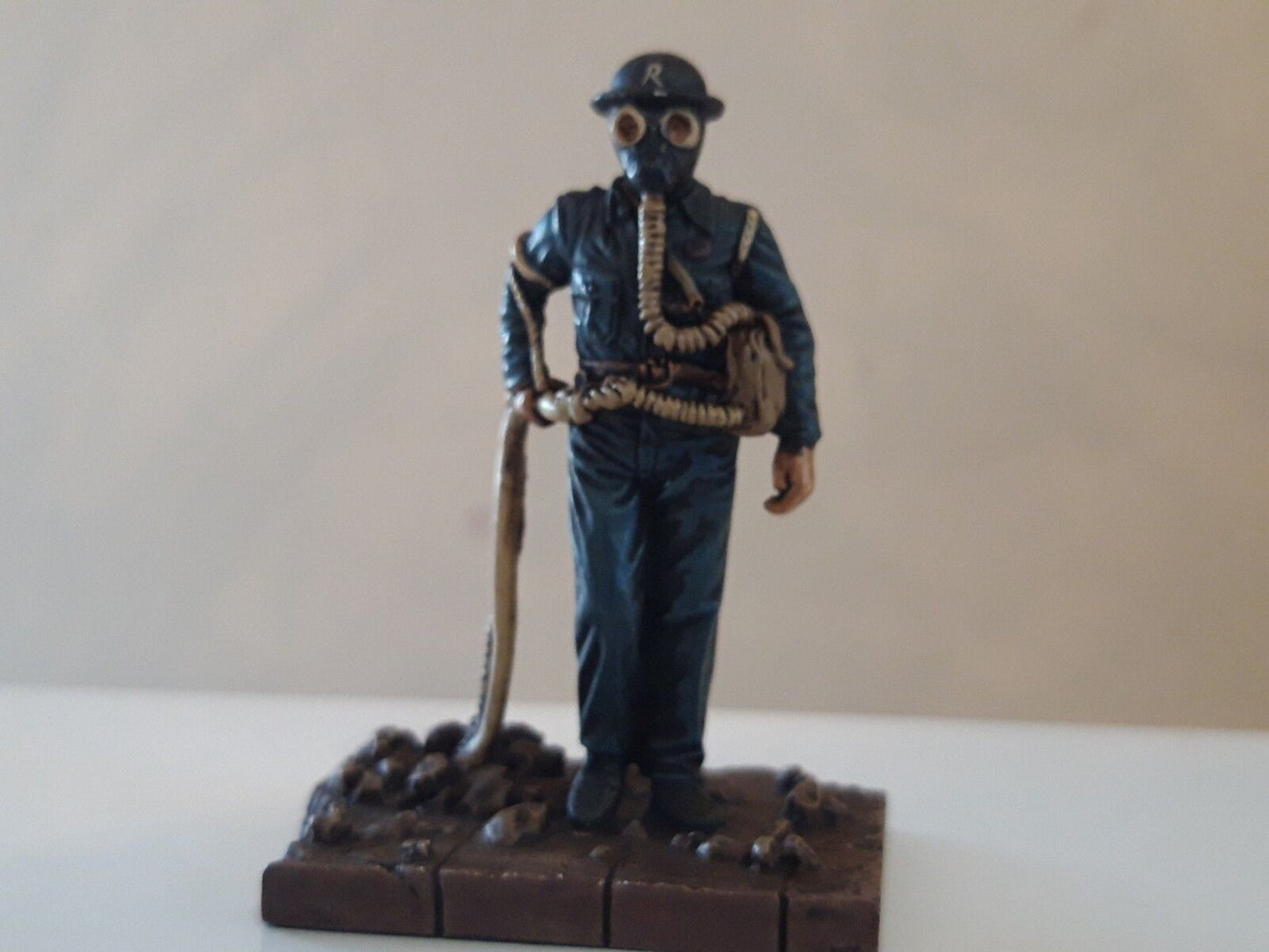 corgi forward ww2 civilians at war blitz arp warden 1:32metal