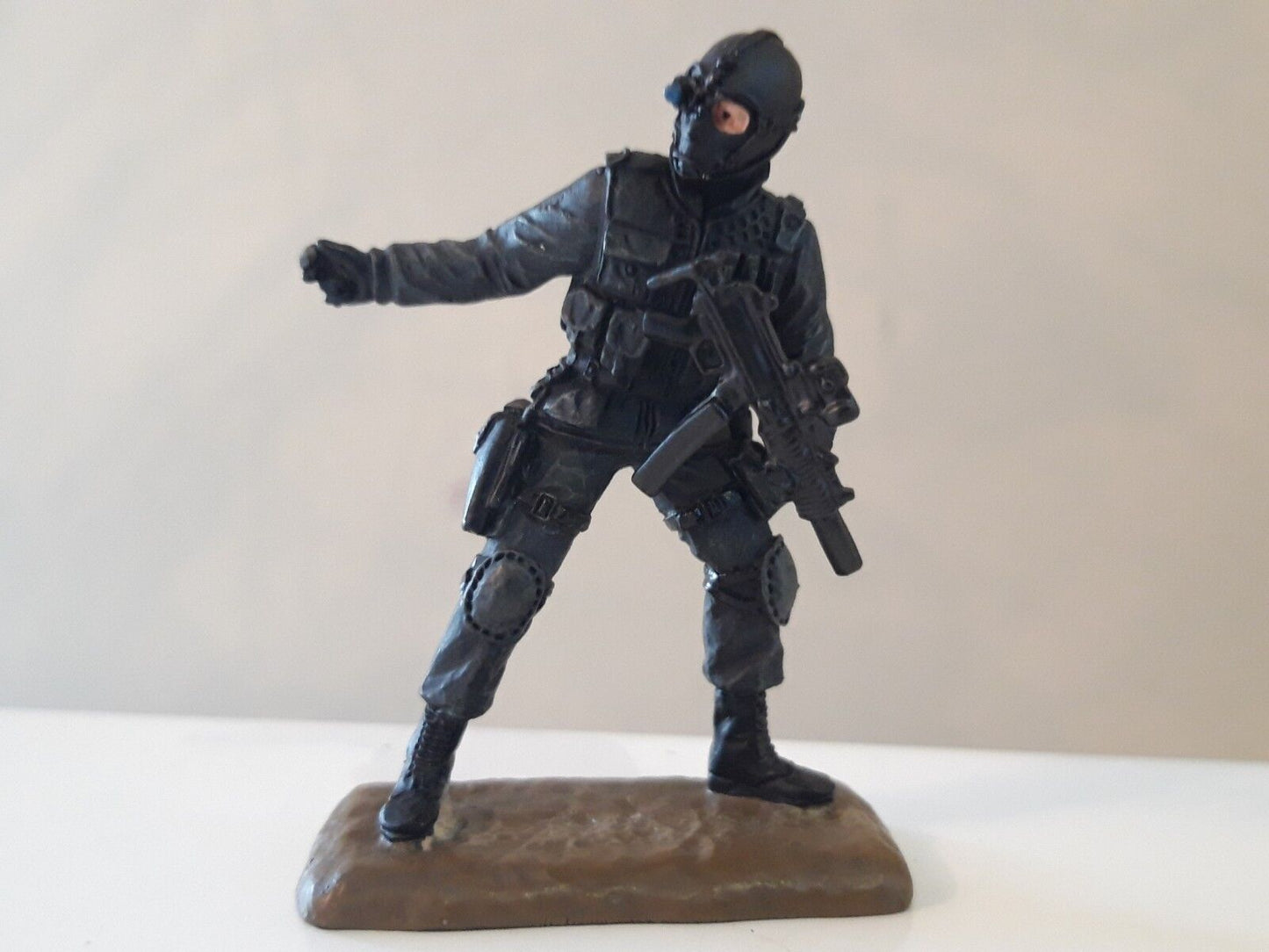 corgi forward march d 1:32metal desert storm delta force