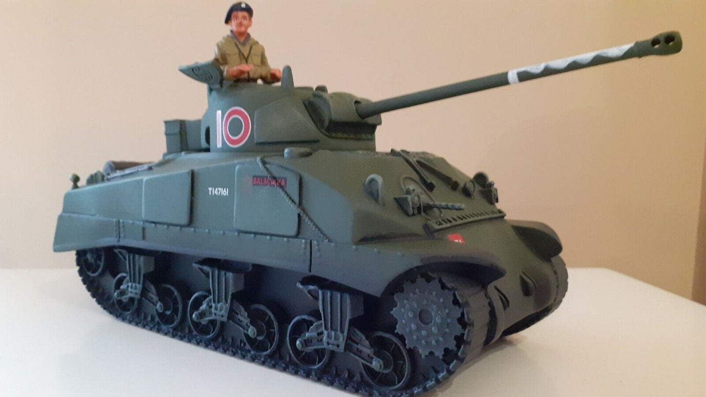 Britains 17496 17496b ww2 Sherman tank boxed 1:32