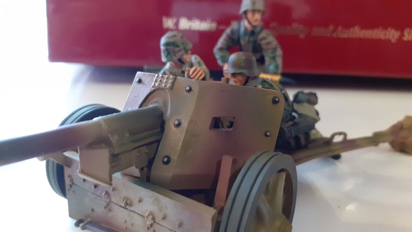 Britains 17659 ww2 German panzer pak 40 cannon crew boxed 1:32