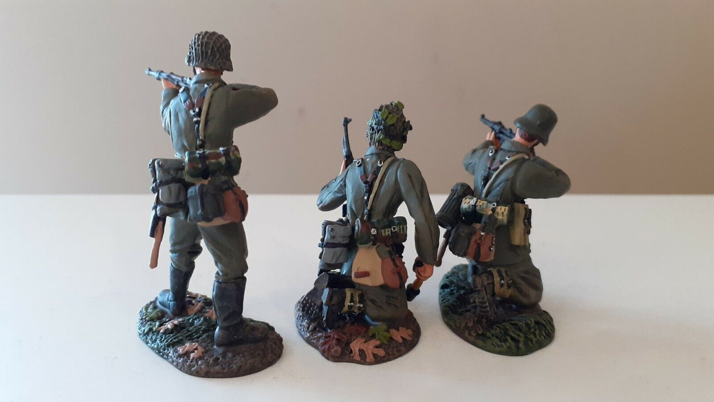 Britains ww2 17875 german infantry firing 2007 metal 1:32 boxed