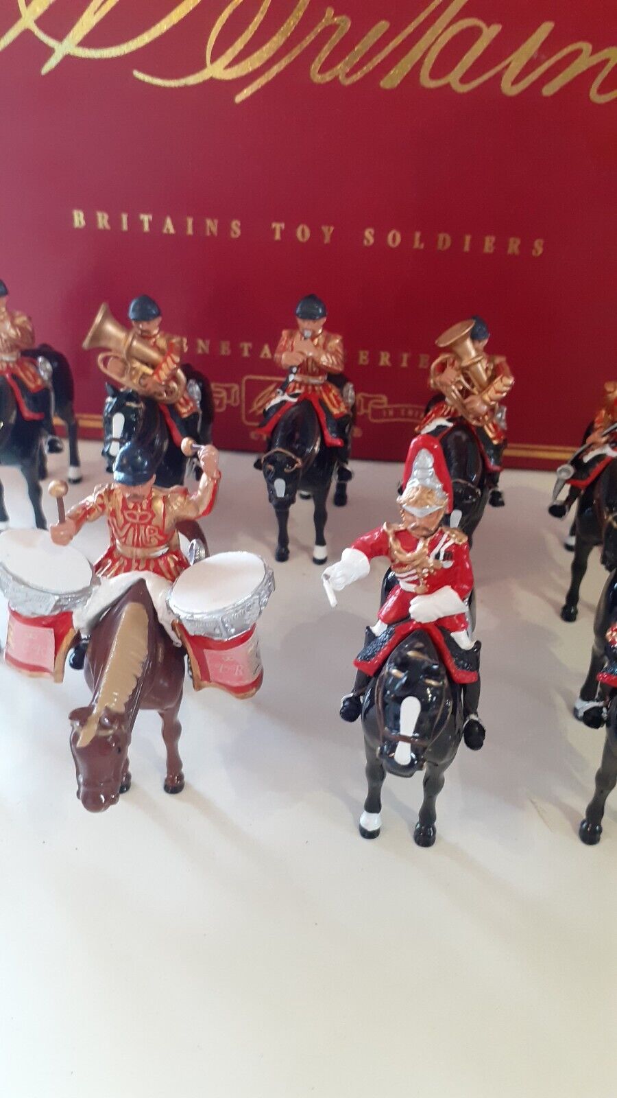BRITAINS 00073 lifeguards state dress 9 piece MOUNTED BAND 1999 1:32 set 1