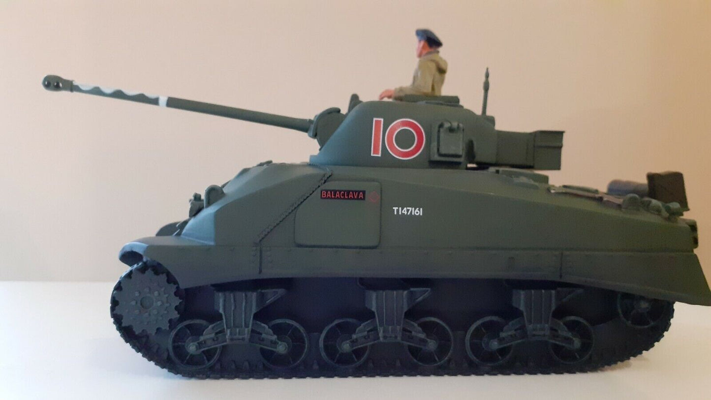 Britains 17496 17496b ww2 Sherman tank boxed 1:32