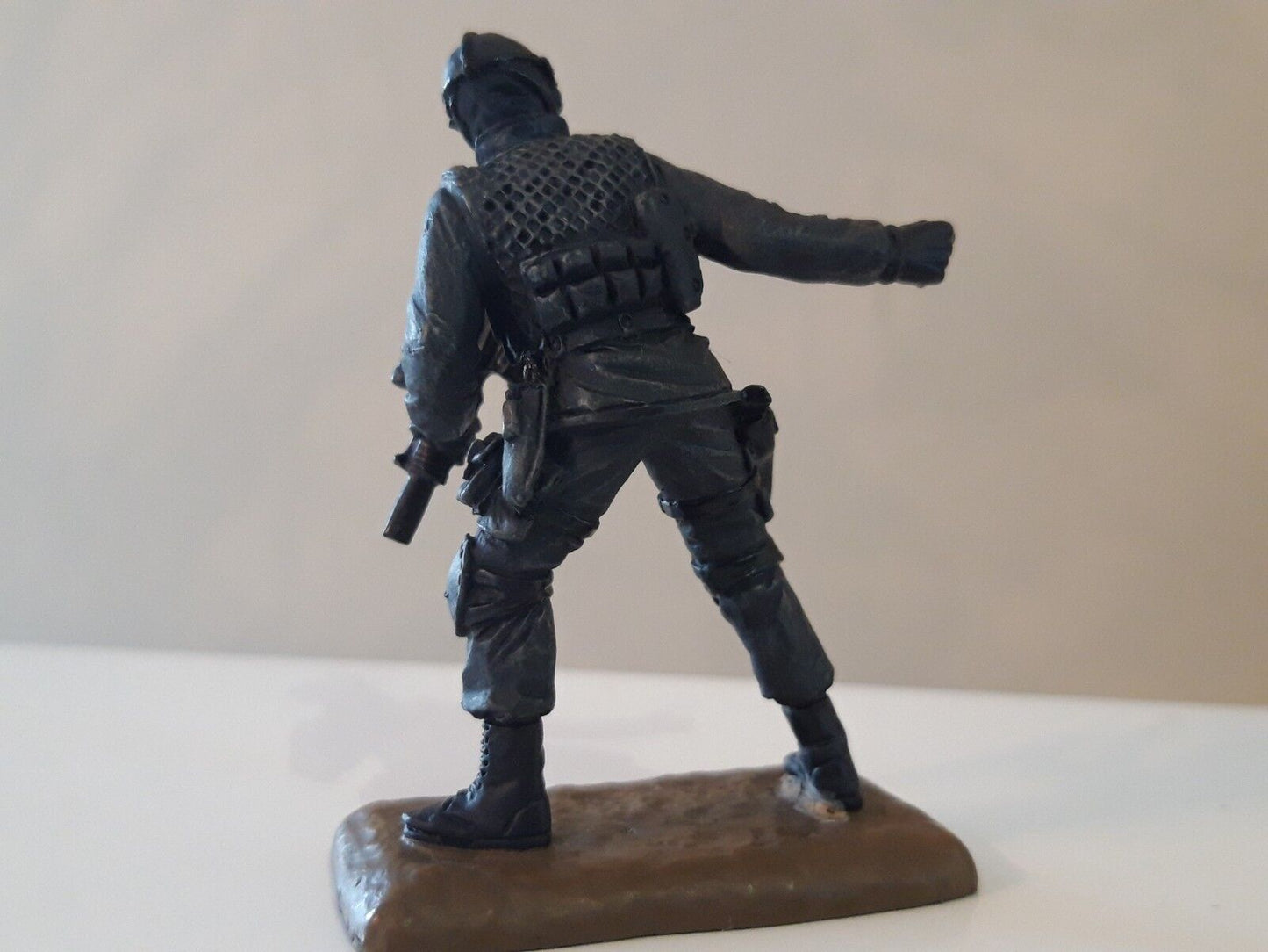 corgi forward march d 1:32metal desert storm delta force