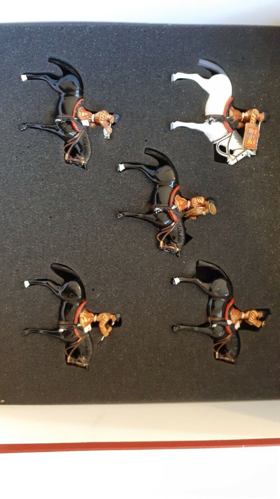 BRITAINS 00074 lifeguards state dress 9 piece MOUNTED BAND 1999 1:32 set 2