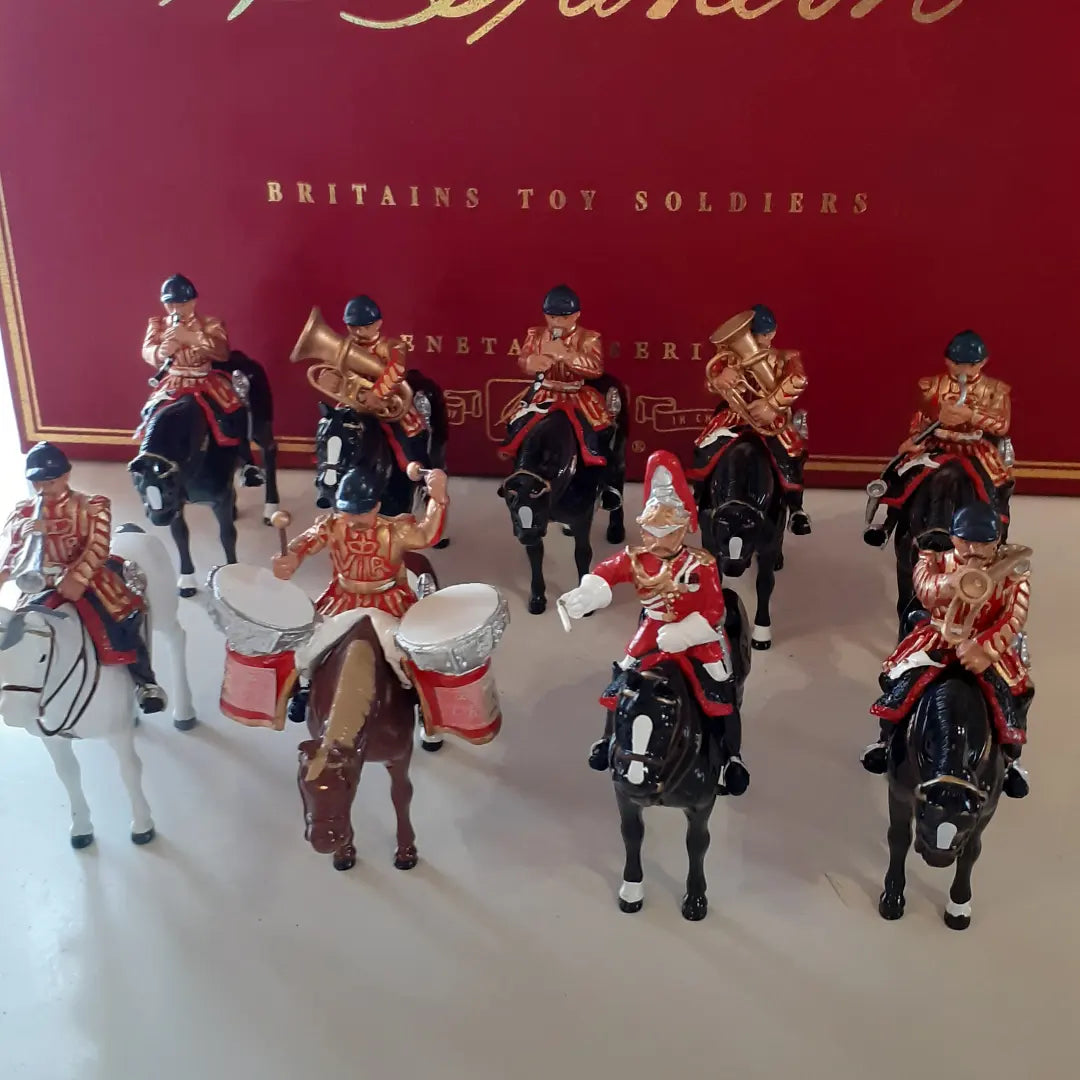 BRITAINS 00073 lifeguards state dress 9 piece MOUNTED BAND 1999 1:32 set 1