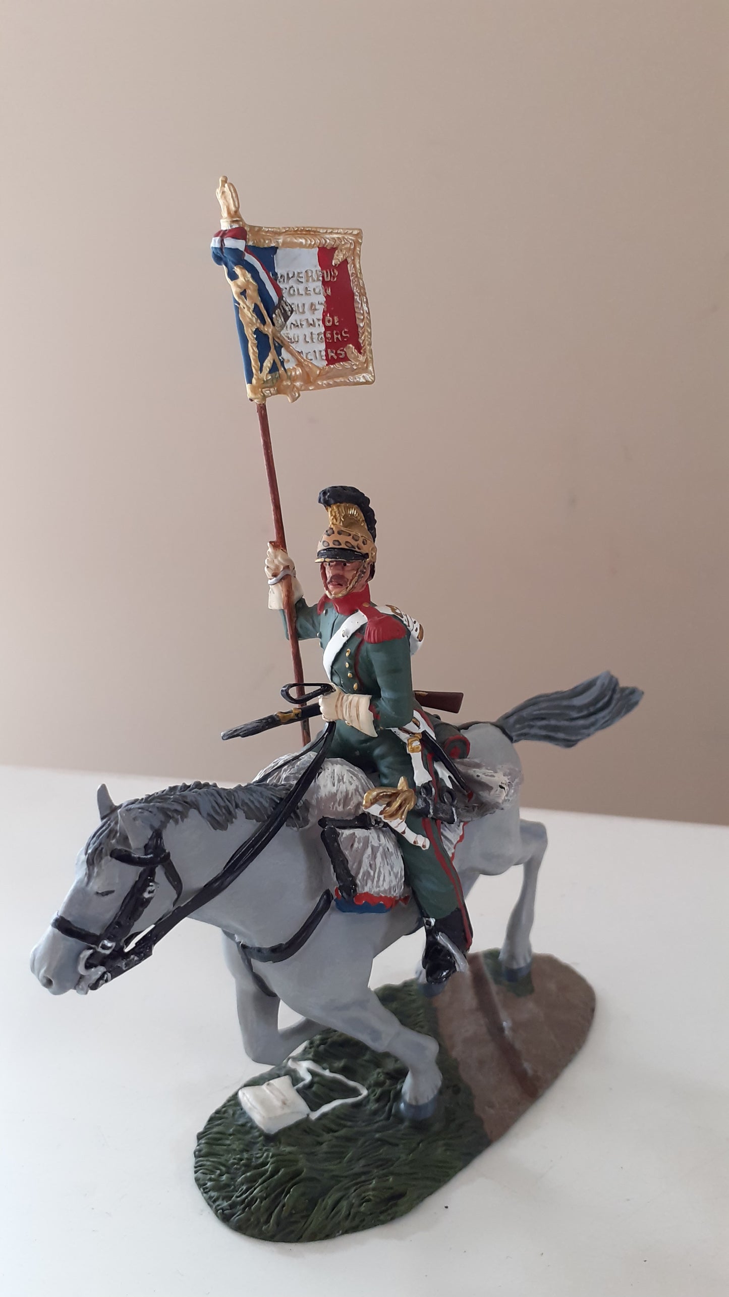 Britains 36030 Napoleonic french 4th lancers guidon flag bearer  waterloo 2009 1:32 metal