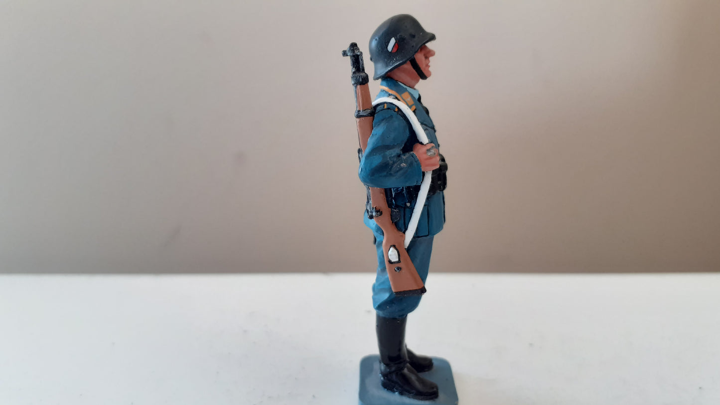 King and country ww2 german luftwaffe Airman Sentry Guard No Box lw013 2009 w16