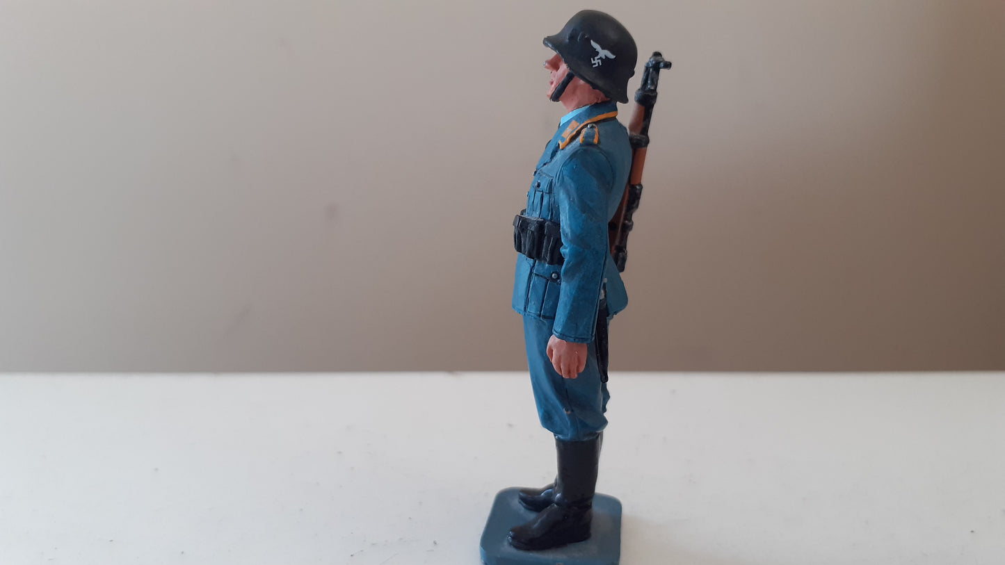 King and country ww2 german luftwaffe Airman Sentry Guard No Box lw013 2009 w16