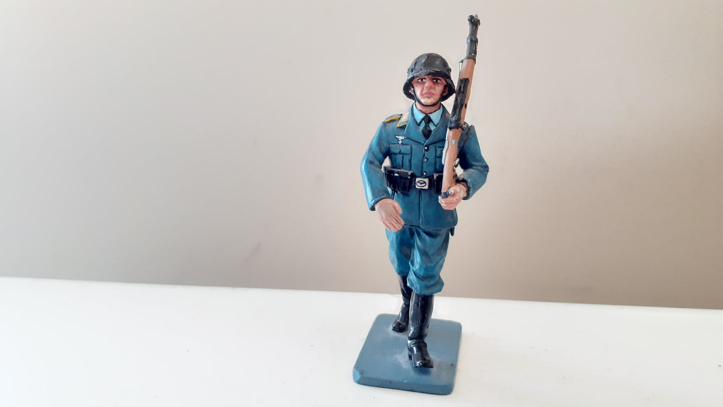 King and country ww2 german luftwaffe Airman Sentry Guard No Box lw010 2009 w16