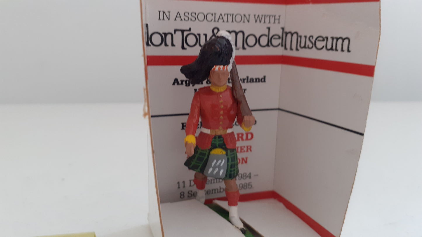 Britains 1984 deetail 250 made argyll Sutherland highlanders 1:32 metal dc8