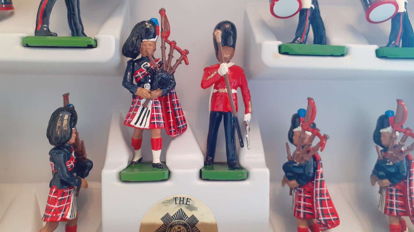 Britains 5305 scots guards band 1991 pipers ceremonial boxed s725