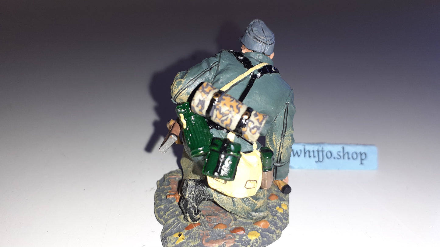 King and country Ww2 Lah11 tank rider German Berlin 1945 2005 no box 1:30  W1211