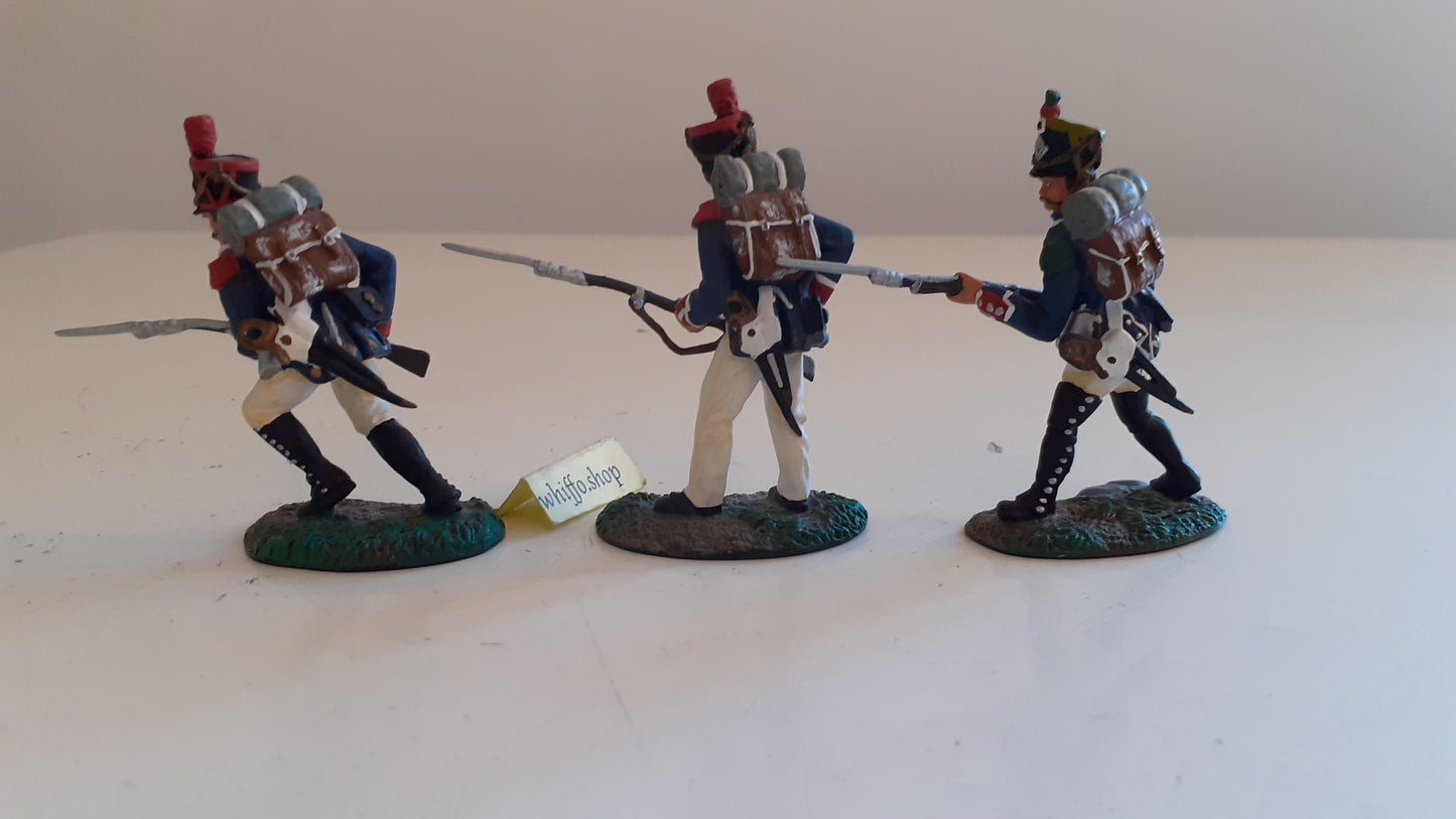 britains 00152  napoleonic hougoumont Waterloo french advancing 1999 box s738