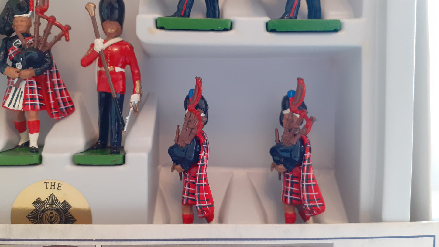 Britains 5305 scots guards band 1991 pipers ceremonial boxed s725