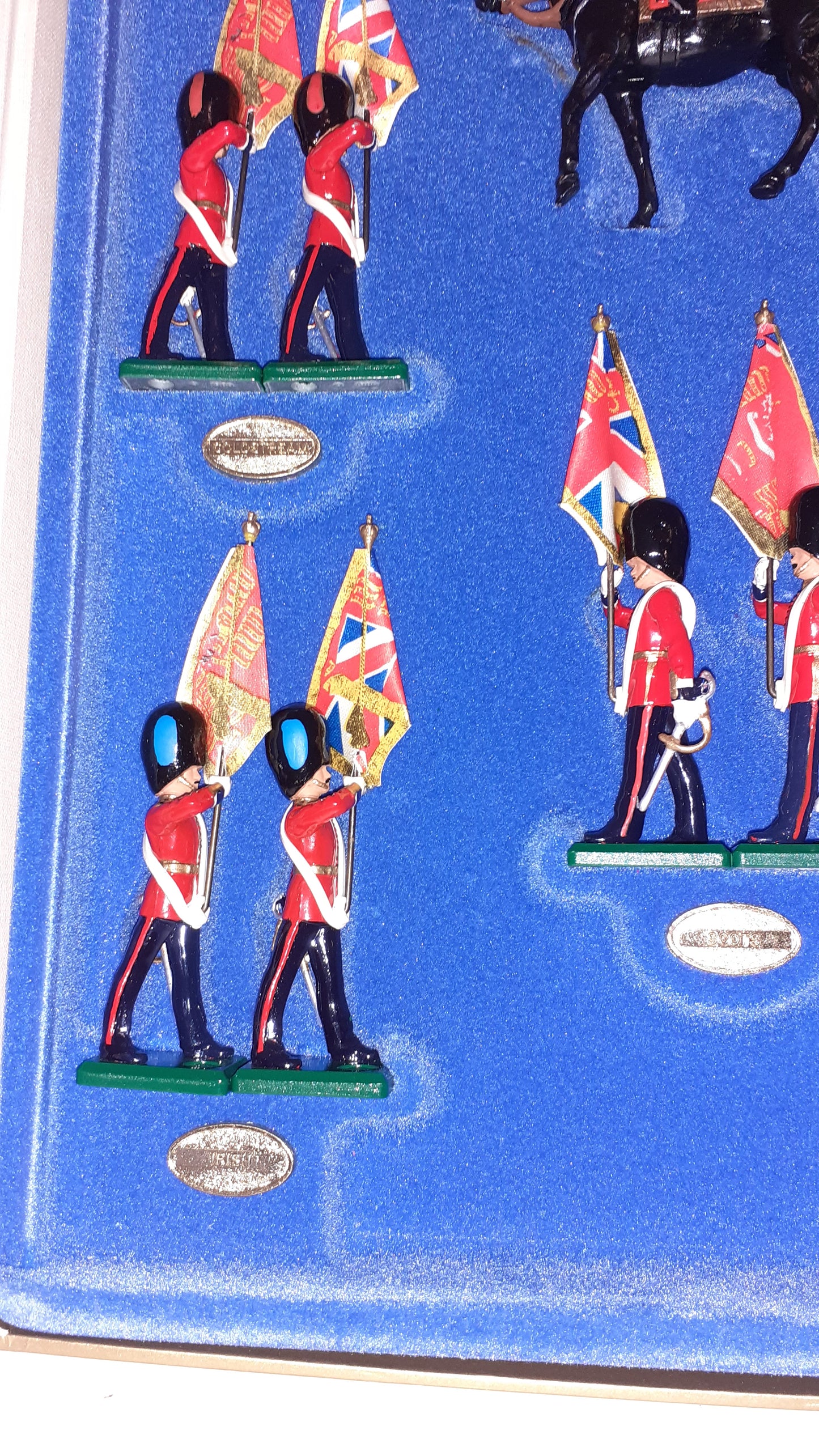 BRITAINS 5801 Trooping Colour Guards Queen Elizabeth Ltd Edition 1987 1:32 S7