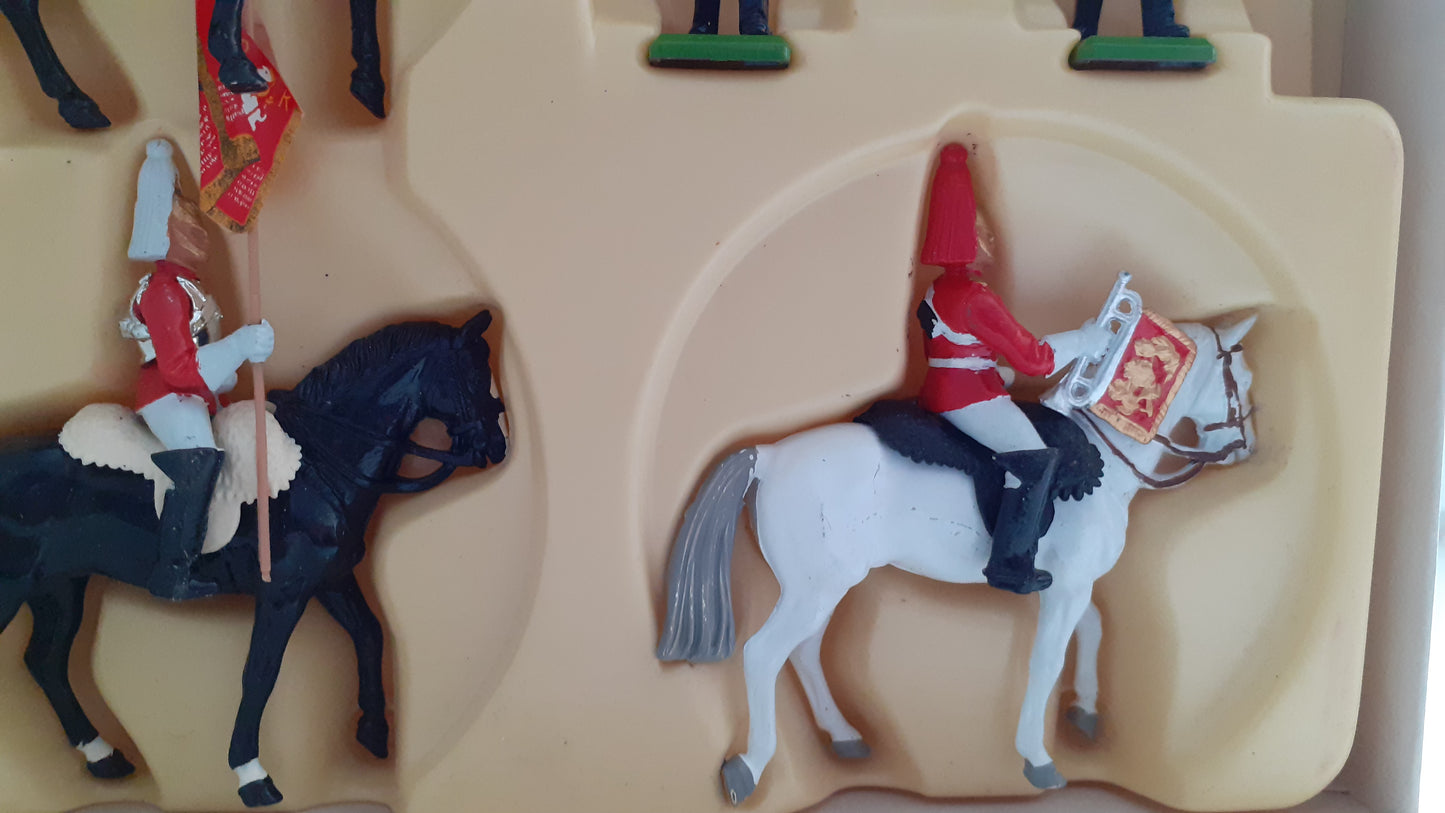 Britains 7218 1980s red box queen Elizabeth scots guards cavalry 1:32 s720