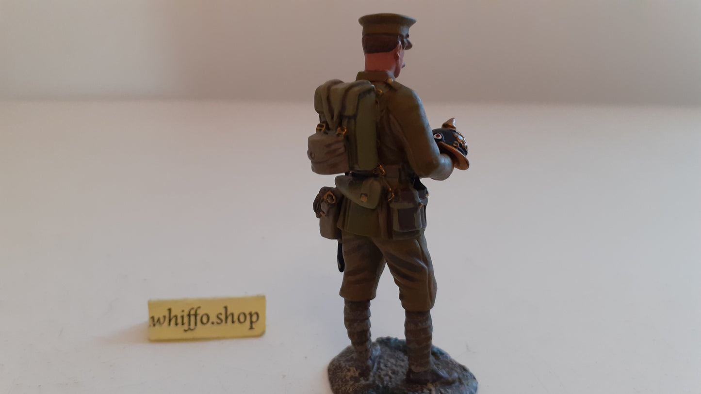 Britains 23068 ww1 british infantry Souvenir german helmet b617