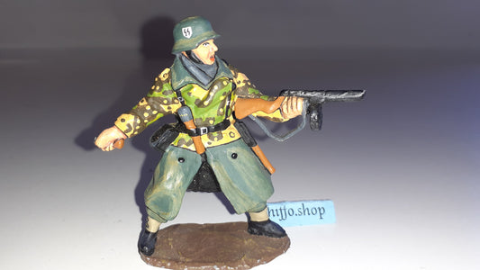 King and country Ww2 Ws17  German Missing Stick Gren.1945 1999 no box 1:30 W1211