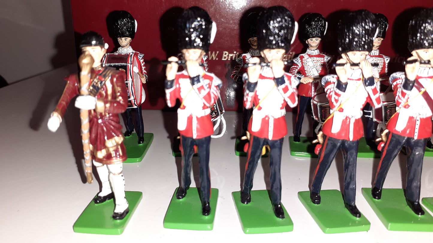 Britains 41175 2006 Grenadier Guards Drum Fife Band 17 Pieces 1:32 metal boxd for sale S7