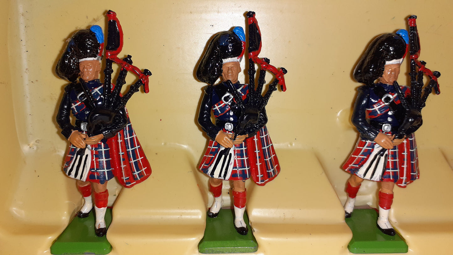 Britains deetail 7241 Scots Guards Pipers ceremonial band bagpipes  1980s 1:32