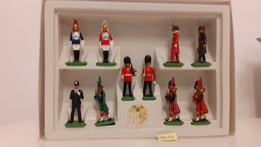 BRITAINS 8007 All The Queens Men Pipers Beefeaters Boxed Guards 1990 1:32 S713