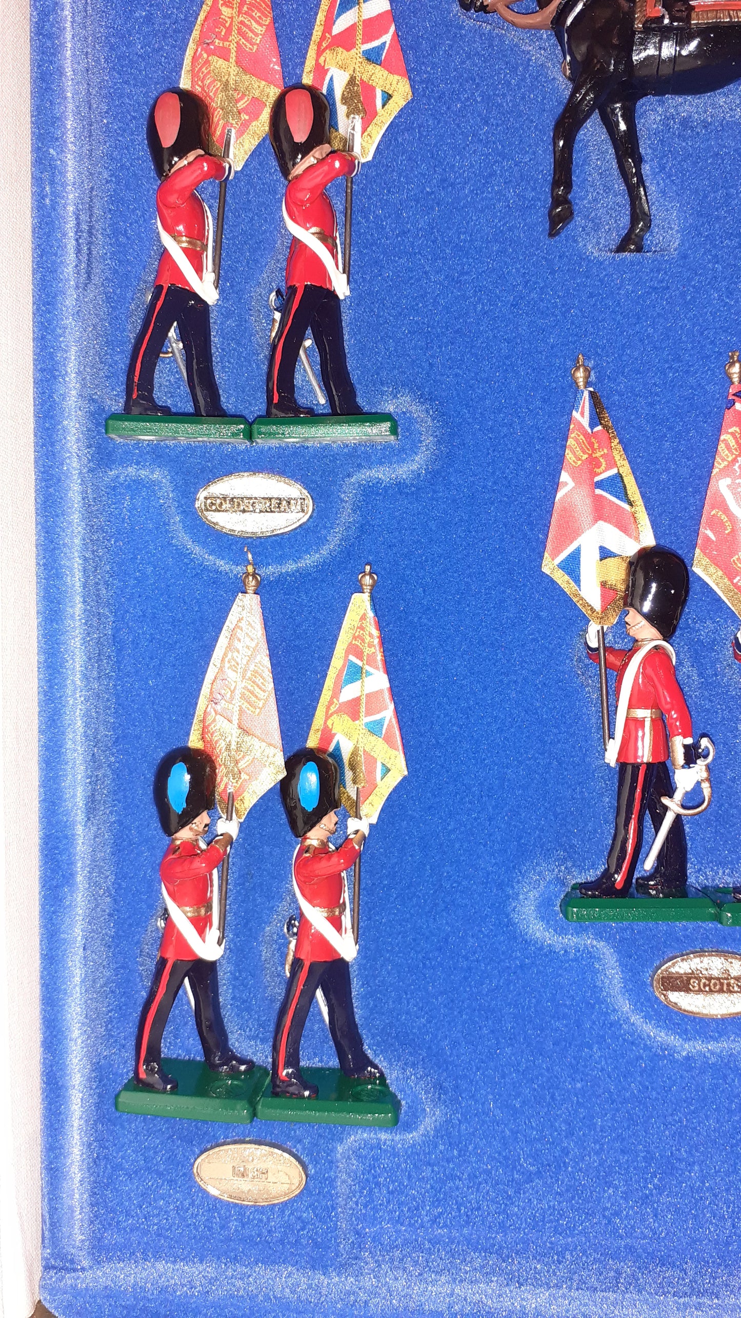 BRITAINS 5801 Trooping Colour Guards Queen Elizabeth Ltd Edition 1987 1:32 S745