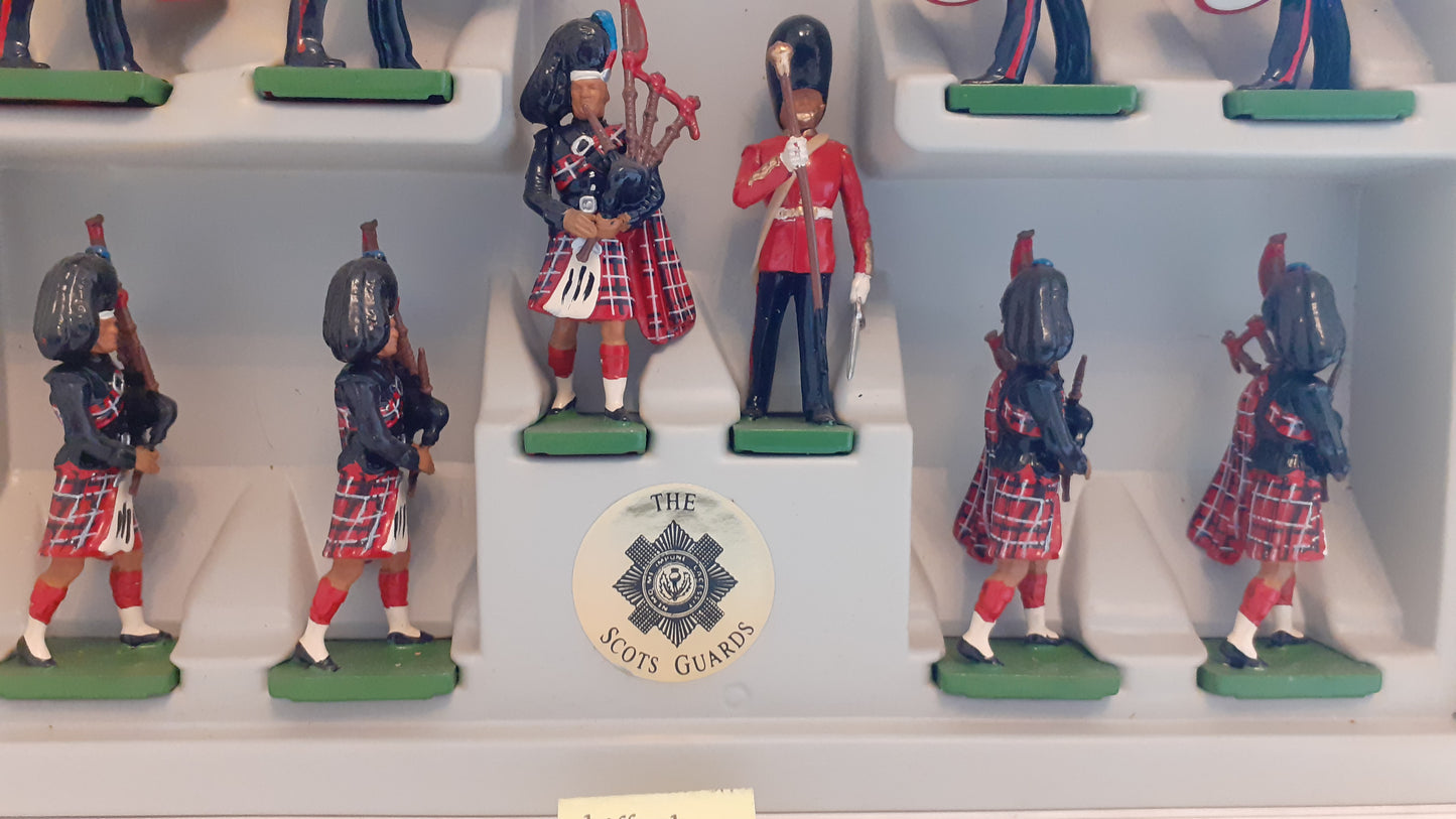BRITAINS 8305 Scots Guard Band Ceremonial 1991 1:32 S821