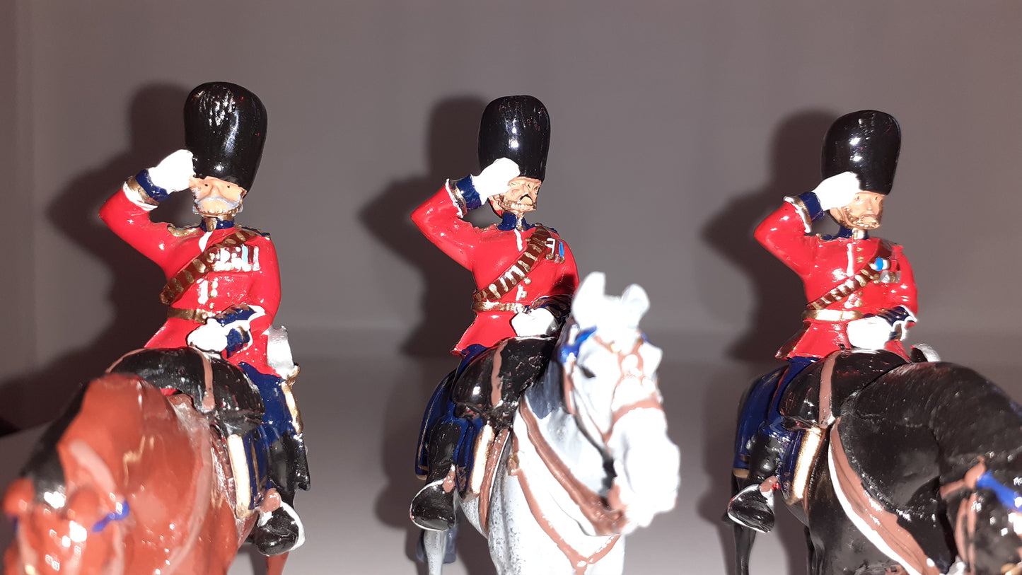 Britains 40208 1999 Scots Guards Senior Officers Victoria 1:32 metal boxd  S8b