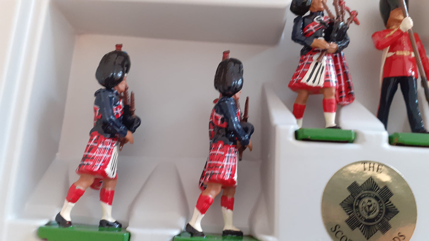 Britains 5305 scots guards band 1991 pipers ceremonial boxed s725