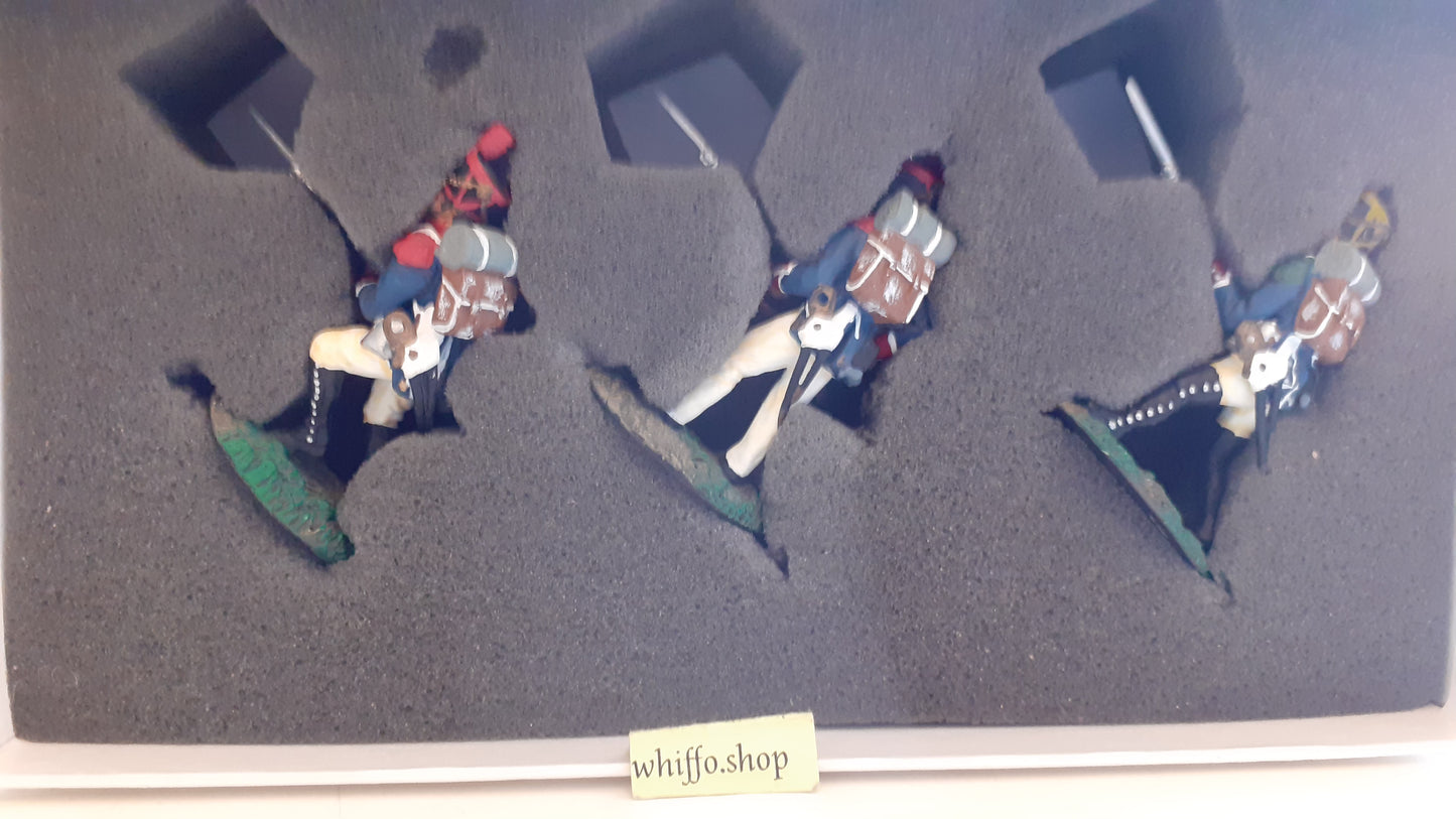 britains 00152  napoleonic hougoumont Waterloo french advancing 1999 box s738