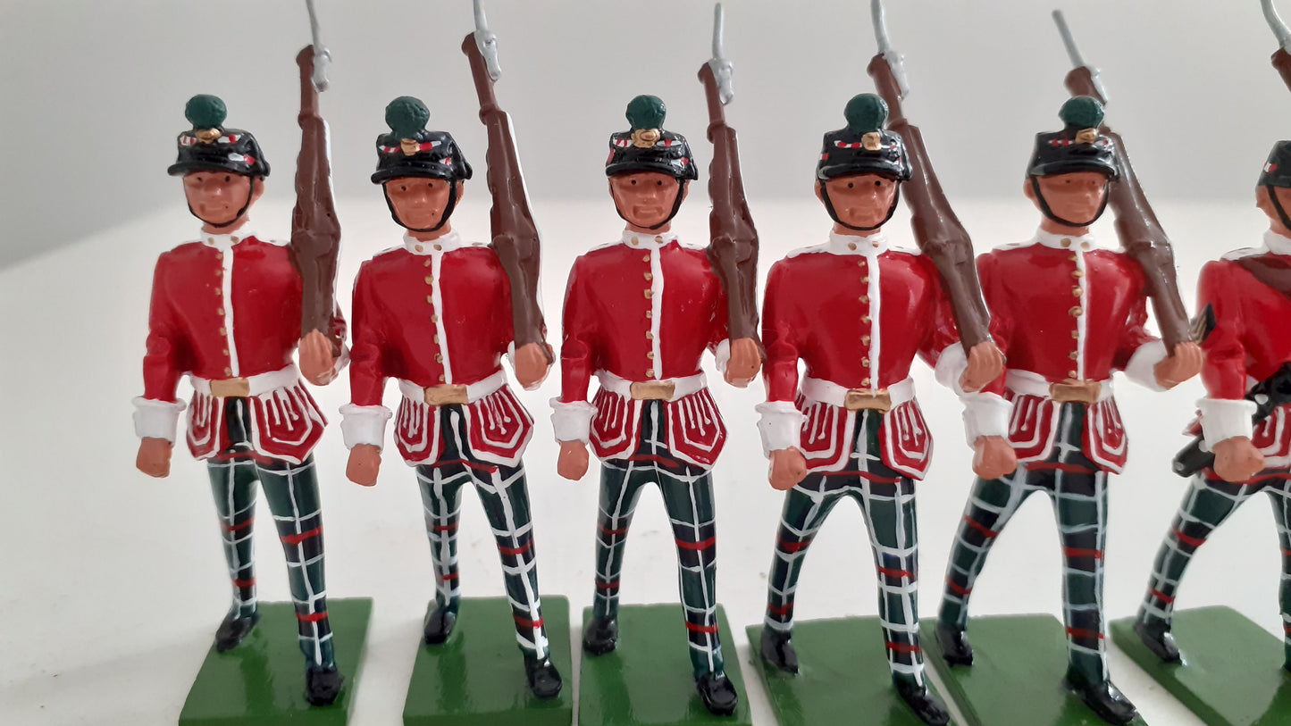 Britains 00127 highland light infantry piper 1999 1:32 metal S730
