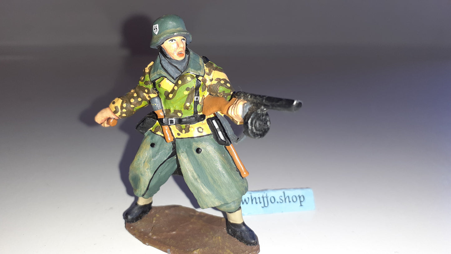 King and country Ww2 Ws17  German Missing Stick Gren.1945 1999 no box 1:30 W1211