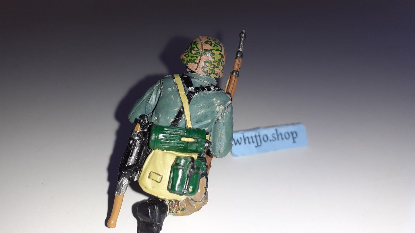 King and country Ww2 Lah11 tank rider German Berlin 1945 2005 no box 1:30  W1211