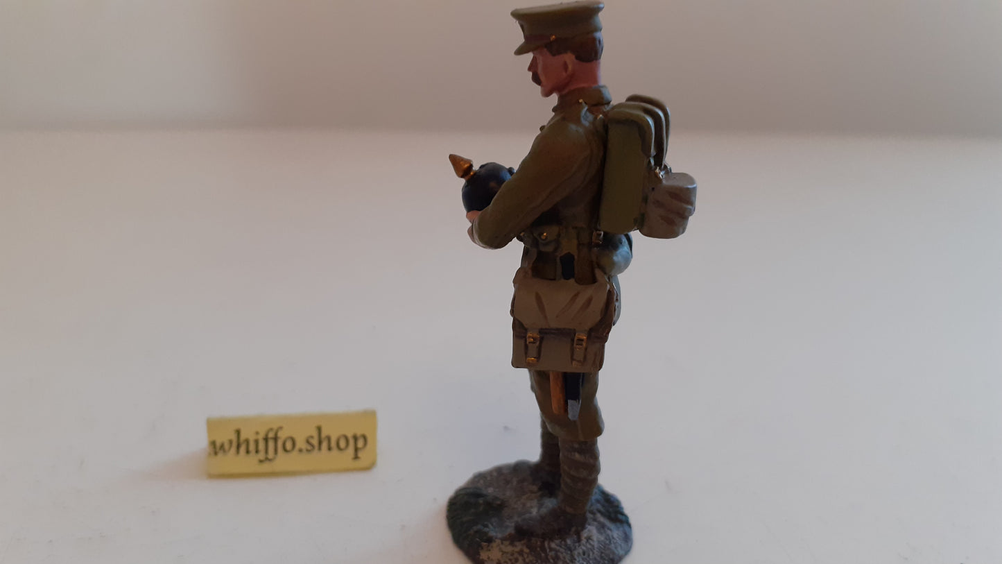 Britains 23068 ww1 british infantry Souvenir german helmet b617