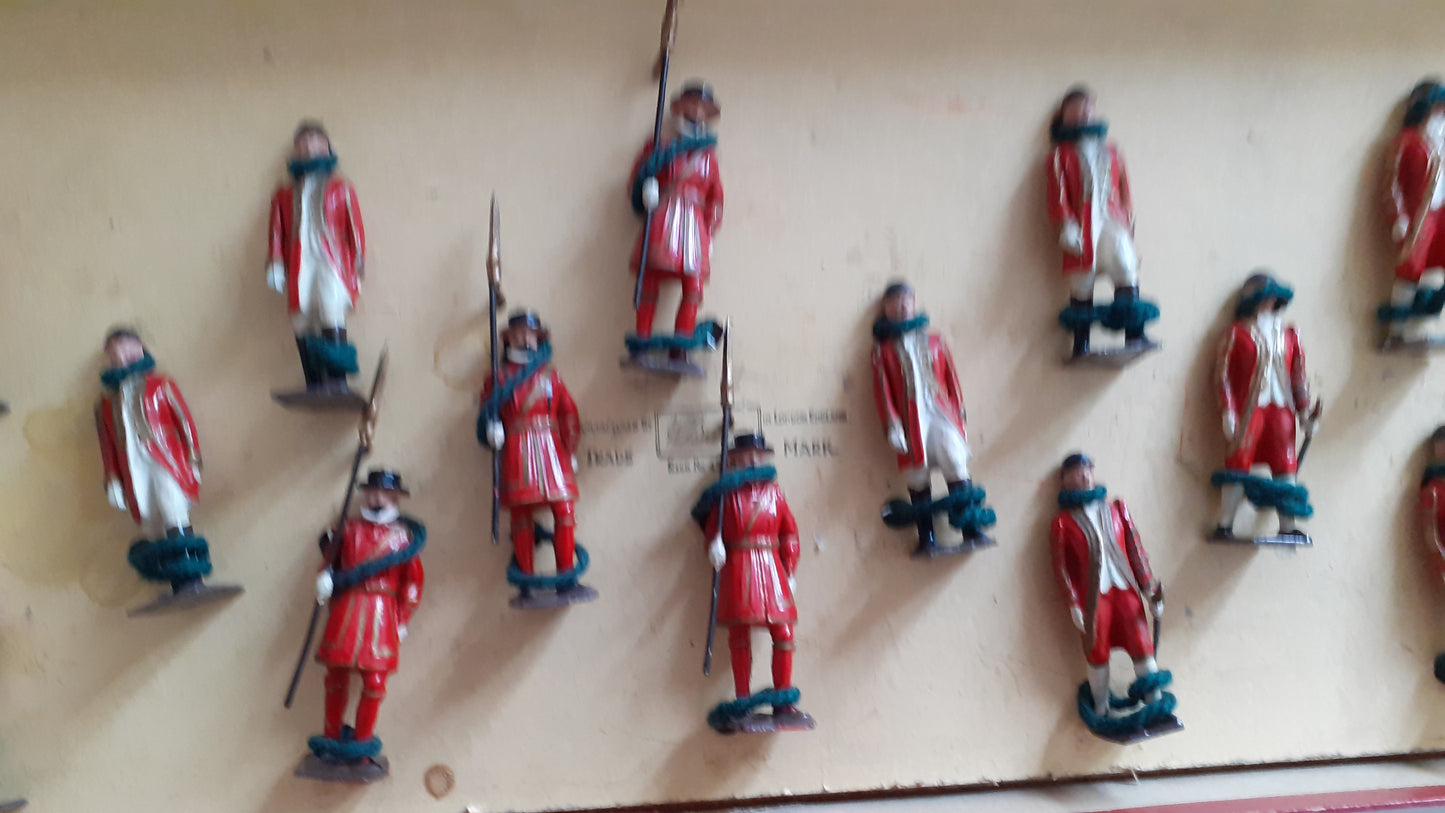 Britains 1475 coronation coach Beefeaters coxhmen outrider boxed 1:32 1952 wdb60