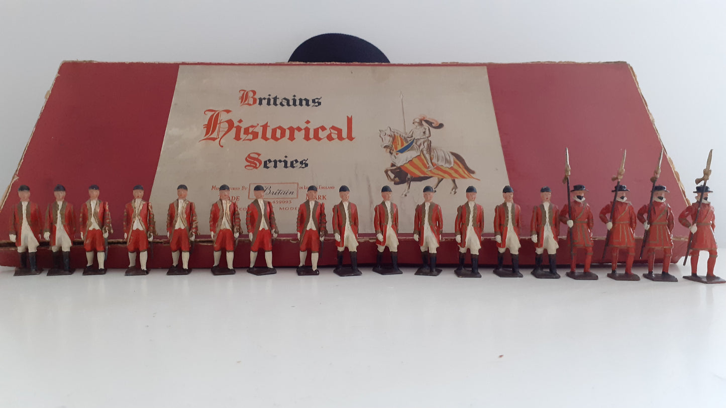 Britains 1475 coronation coach Beefeaters coxhmen outrider boxed 1:32 1952 wdb60