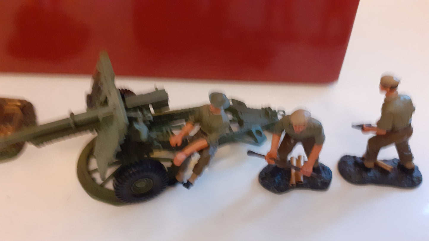 Britains 17587 Ww2 British 25lb Artillery Howitzer Crew  boxed 2005 Wdb70