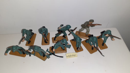 Britains deetail ww2 germans First Issue Brown Tan Bases  1974  1:32  B1