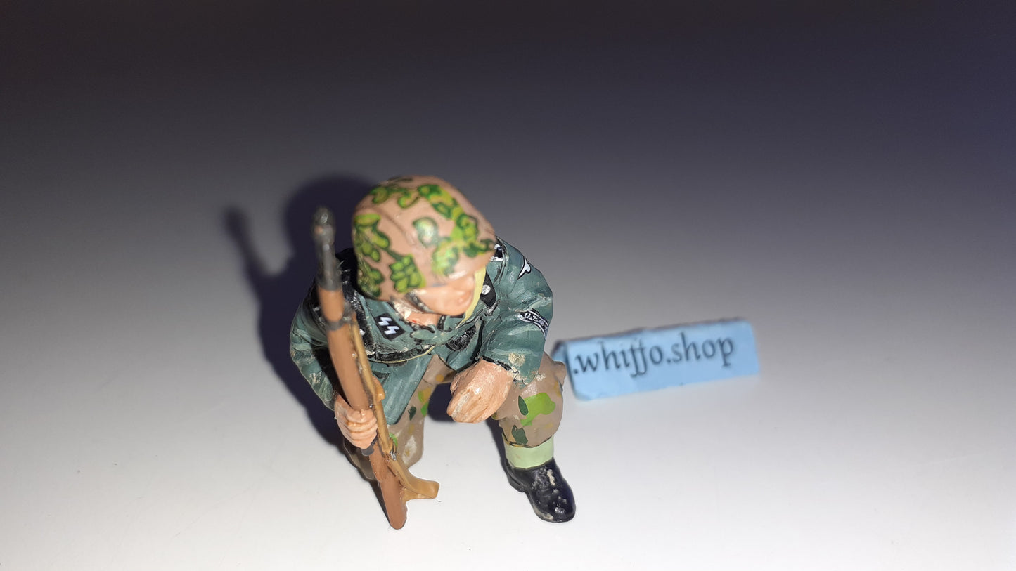 King and country Ww2 Lah11 tank rider German Berlin 1945 2005 no box 1:30  W1211