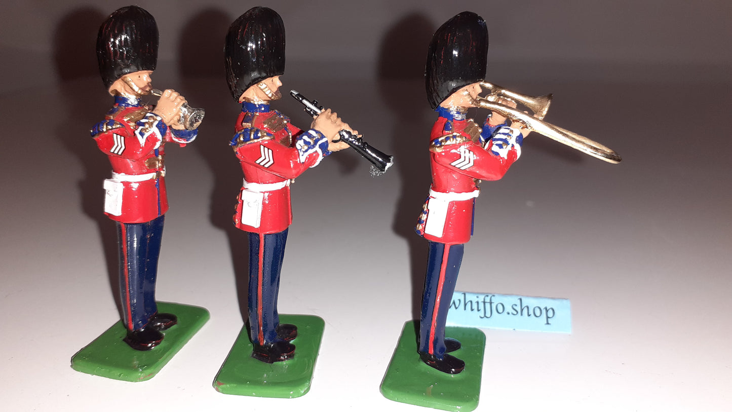 Britains 40201 Queen Victoria Scots Guards Brass band  1:32 metal boxd Cornet for sale S8