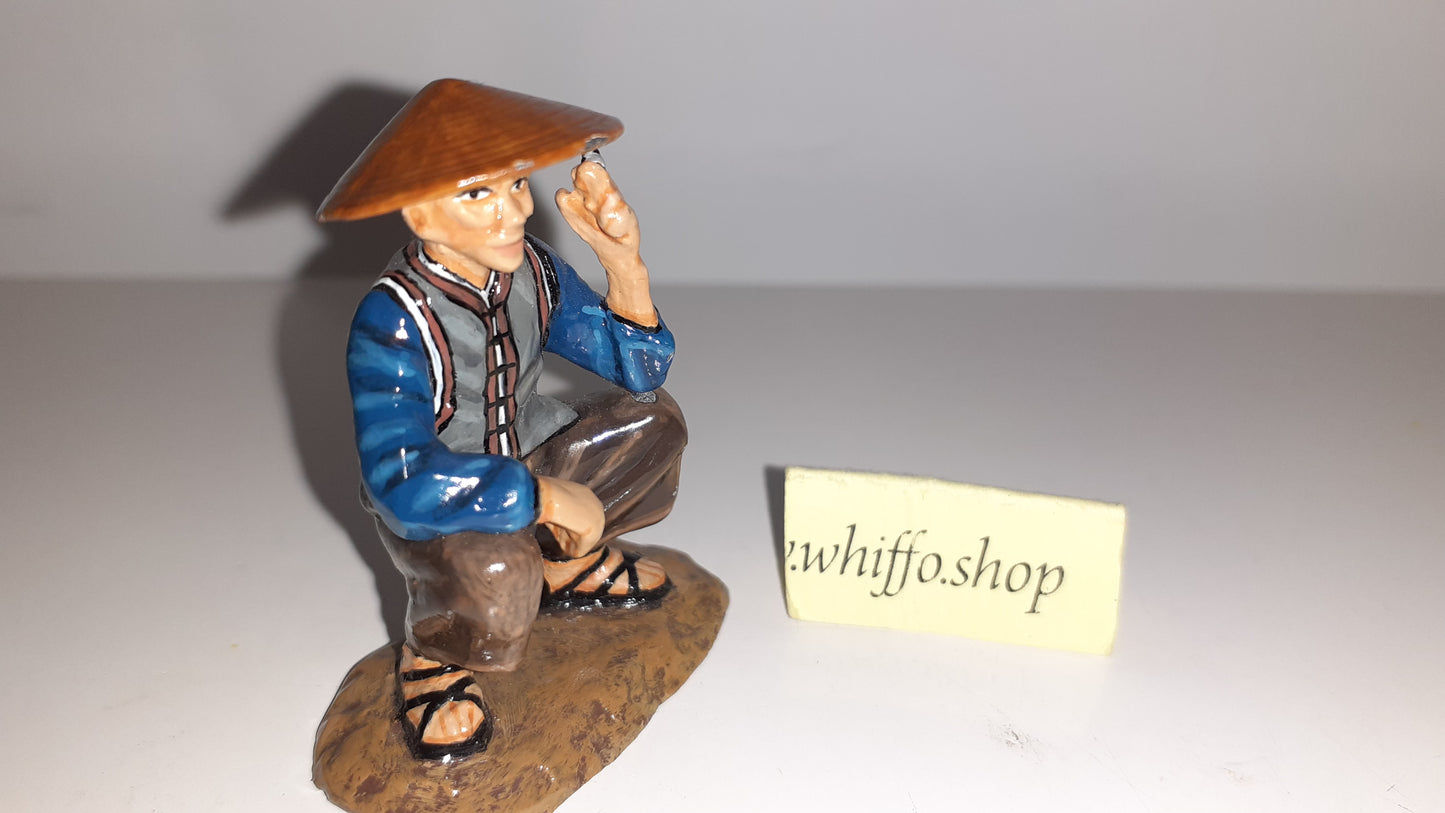 King and country Hk094 Vietnam Hong Kong Old Man Crouching no box W13