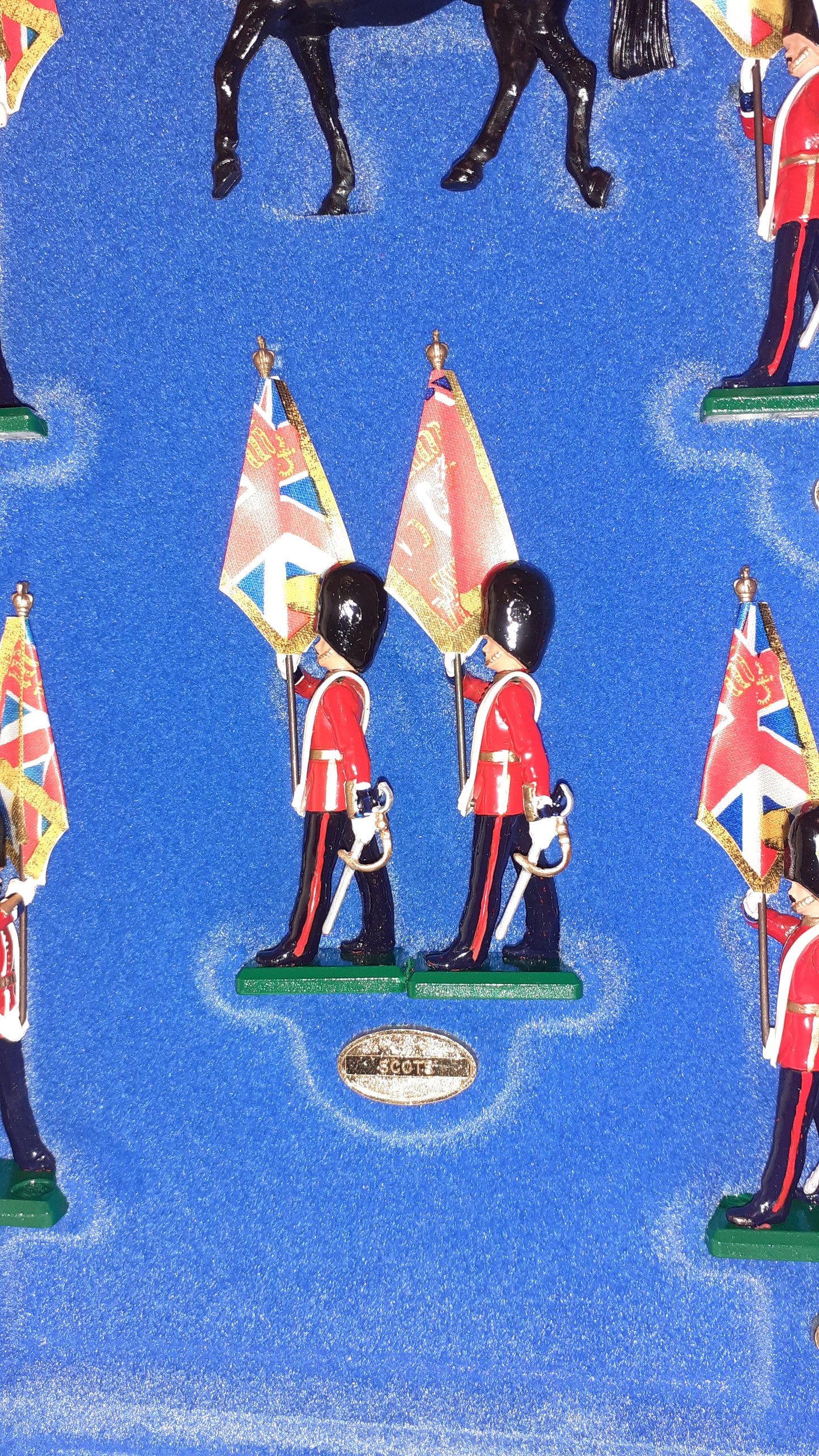 BRITAINS 5801 Trooping Colour Guards Queen Elizabeth Ltd Edition 1987 1:32 S745