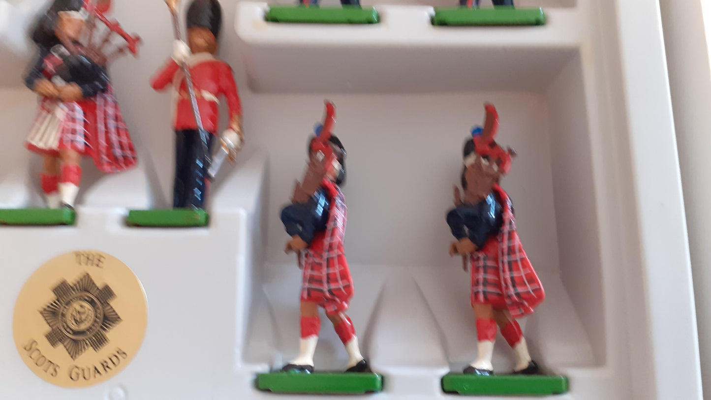Britains 5305 scots guards band 1991 pipers ceremonial boxed s725