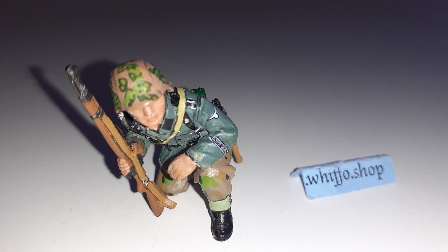 King and country Ww2 Lah11 tank rider German Berlin 1945 2005 no box 1:30  W1211