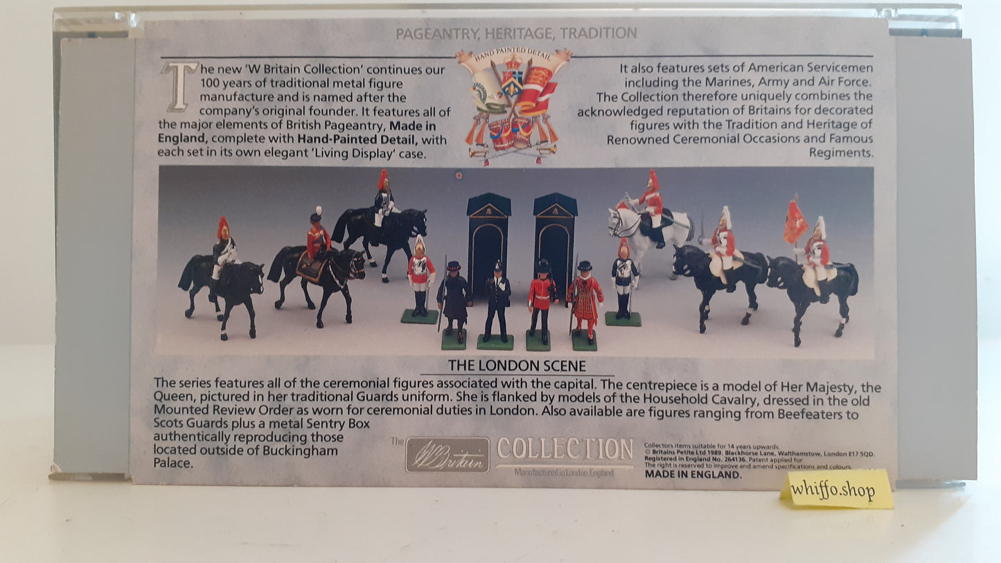 Britains ceremonial Queen Elizabeth Household Cavalry 1989 perspex box 1:32 S112