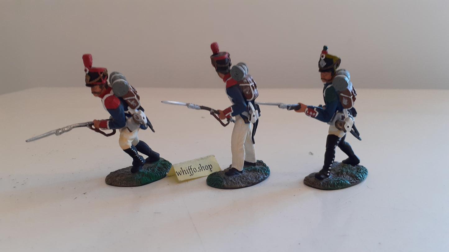 britains 00152  napoleonic hougoumont Waterloo french advancing 1999 box s738