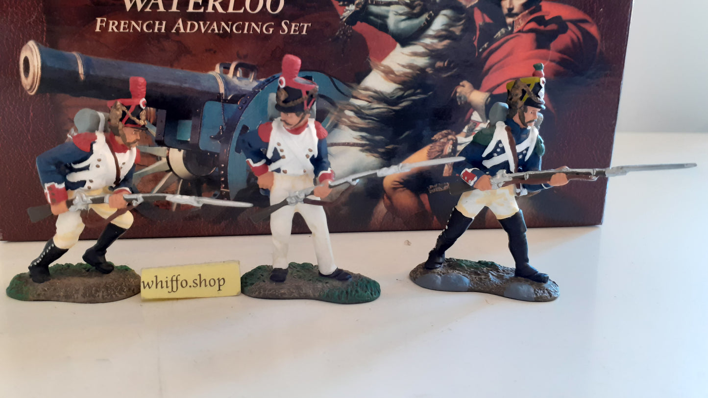 britains 00152  napoleonic hougoumont Waterloo french advancing 1999 box s738